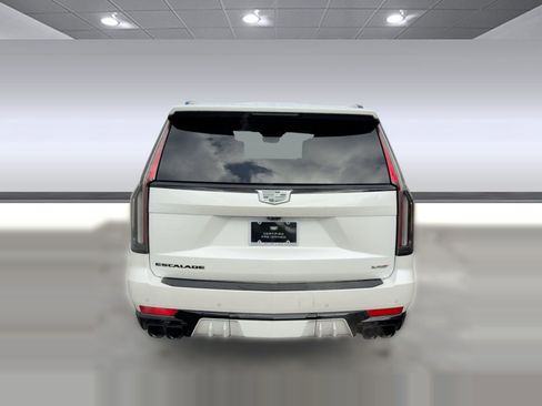 Certified 2024 Cadillac Escalade V w/ Heavy-Duty Trailer Package image 8