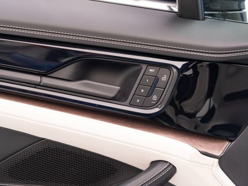 Used 2025 Porsche Panamera 4S image 23