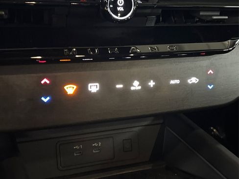 Certified 2025 Nissan Murano SV image 32