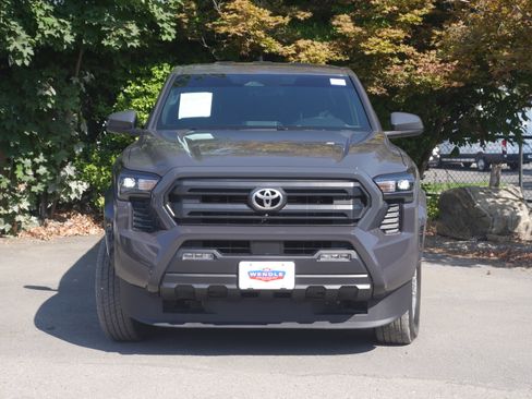 Used 2024 Toyota Tacoma SR5 AWD/4WD image 30