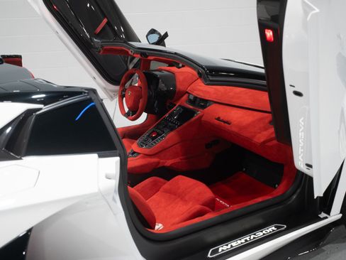 Used 2020 Lamborghini Aventador SVJ AWD/4WD image 57