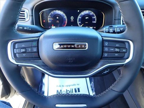 Used 2024 Jeep Wagoneer Series III w/ Premium Group I image 15