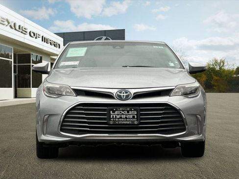 Used 2018 Toyota Avalon Limited image 5