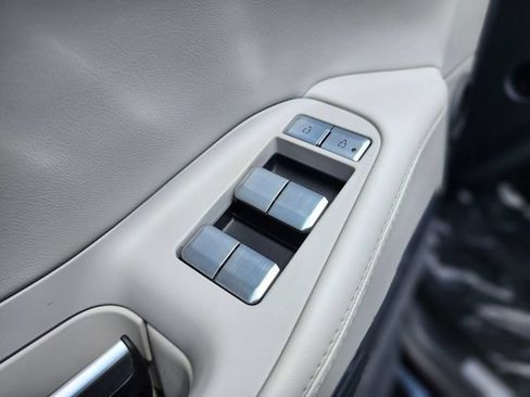 Used 2025 Lincoln Navigator Reserve AWD/4WD image 19