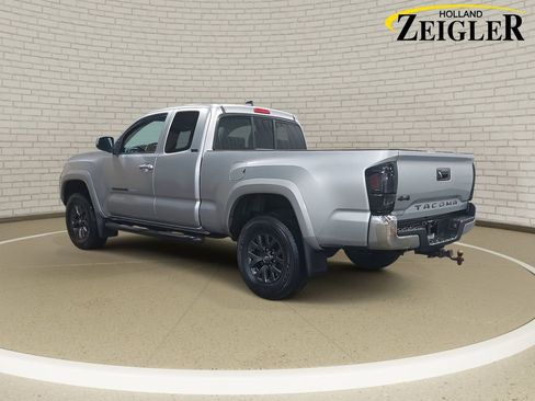 Used 2022 Toyota Tacoma SR5 w/ SR5 Appearance Package (SM) image 7