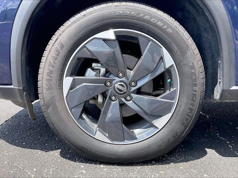 Used 2025 Nissan Rogue SV AWD/4WD image 9