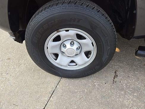 Used 2022 Toyota Tacoma SR image 32