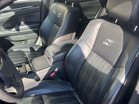 Used 2023 Chrysler 300 S RWD image 8