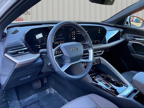 Used 2025 Audi Q5 Premium w/ Convenience Package AWD/4WD image 17