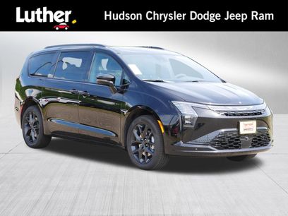 New 2027 Chrysler Pacifica Limited w/ S Appearance Package