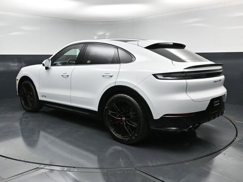 Used 2026 Porsche Cayenne GTS image 3