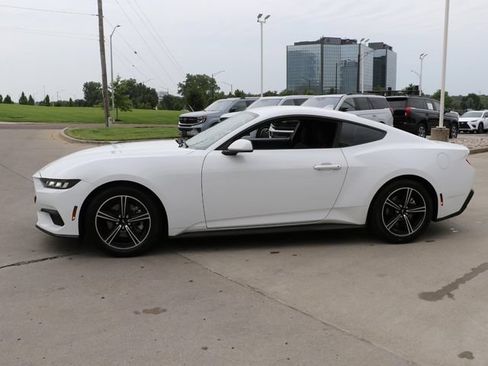 Used 2024 Ford Mustang Coupe RWD image 4