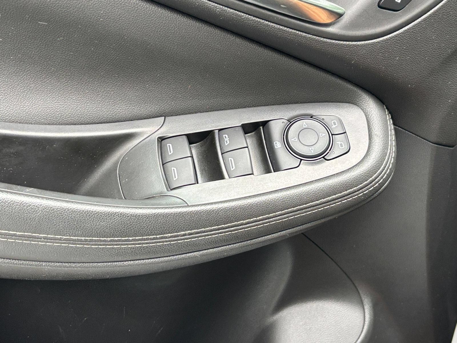 Used 2025 Buick Encore GX Preferred AWD/4WD image 18