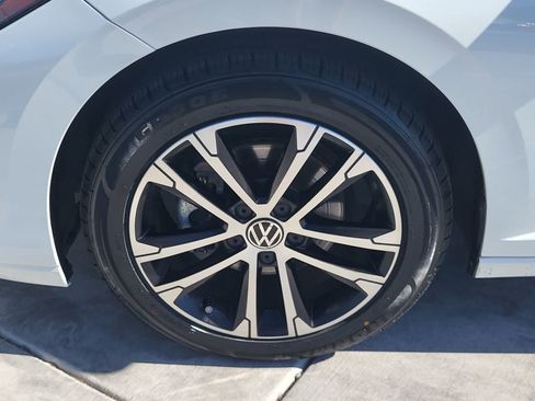 Used 2025 Volkswagen Jetta Sport FWD image 9