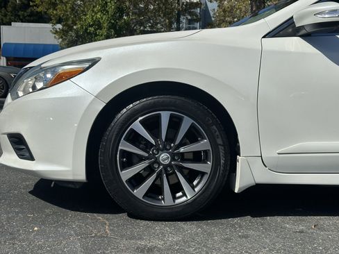 Used 2017 Nissan Altima 2.5 SV w/ Convenience Package FWD image 13
