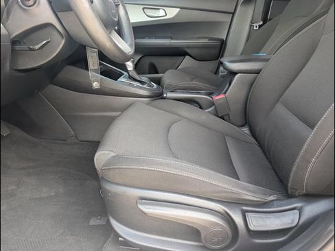 Used 2019 Kia Forte LXS FWD image 9