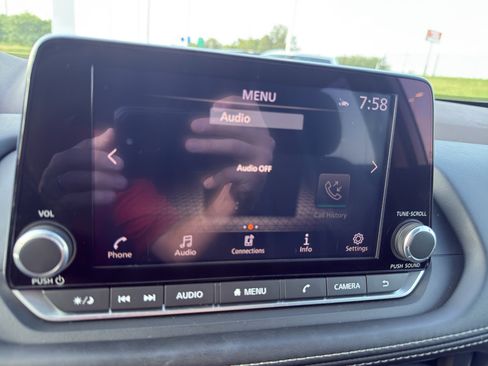 Used 2023 Nissan Rogue SV FWD image 16