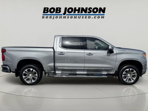 Used 2023 Chevrolet Silverado 1500 High Country w/ Technology Package AWD/4WD image 2