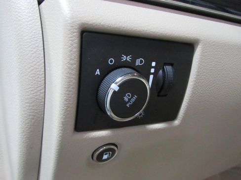 Used 2019 Jeep Grand Cherokee Overland AWD/4WD image 23