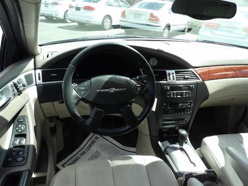 Used 2005 Chrysler Pacifica Touring image 5