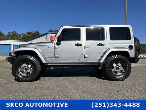 Used 2017 Jeep Wrangler Unlimited Sahara w/ Connectivity Group image 2