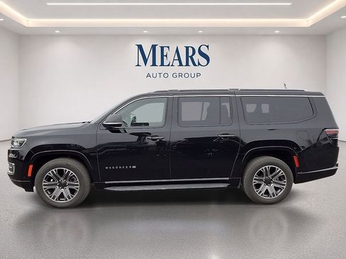 Used 2024 Jeep Wagoneer L Series II RWD image 2