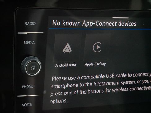 Used 2025 Volkswagen Taos SE image 31