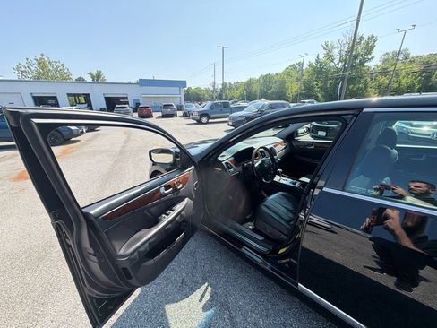Used 2013 Hyundai Equus Signature RWD image 15