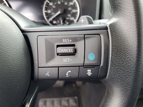 Used 2024 Nissan Rogue SV image 12