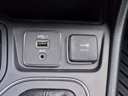 Used 2020 Jeep Cherokee Latitude Plus image 26