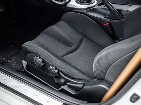 Used 2006 Nissan 350Z Coupe w/ (N93) Cargo Convenience Pkg image 53