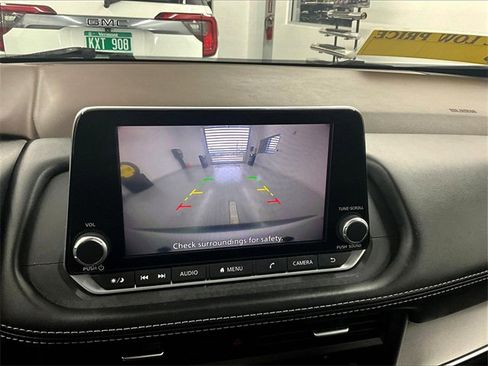 Used 2023 Nissan Rogue SV image 19