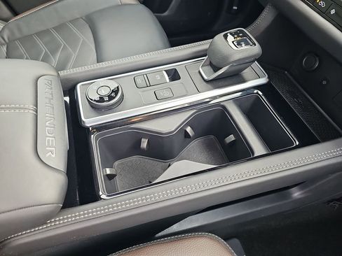 Used 2024 Nissan Pathfinder Platinum w/ Cargo Package image 18