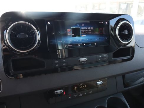 Used 2022 Mercedes-Benz Sprinter 4500 w/ Parking Package image 34