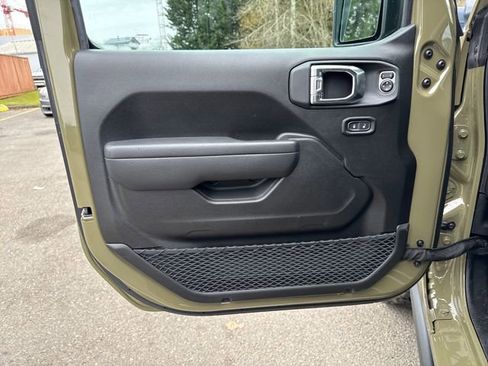 Used 2025 Jeep Wrangler Unlimited Rubicon w/ Safety Group image 18