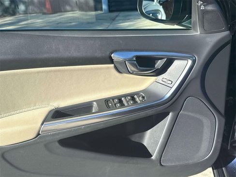 Used 2016 Volvo S60 T5 Premier w/ Convenience Package image 12