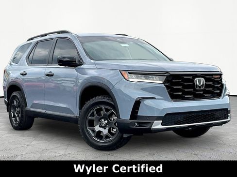 Used 2024 Honda Pilot TrailSport image 3