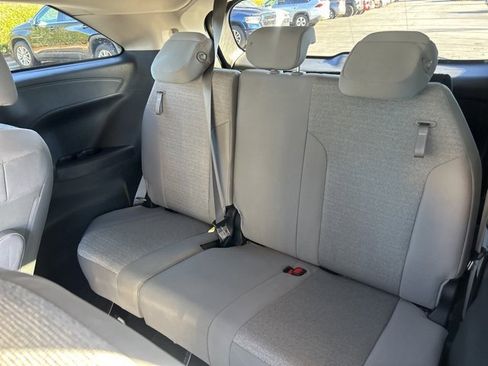 Used 2025 Toyota Sienna LE image 17