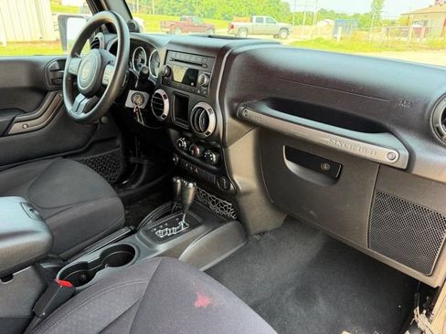 Used 2014 Jeep Wrangler Sport AWD/4WD image 8