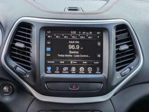 Used 2015 Jeep Cherokee Trailhawk w/ Comfort/Convenience Group image 19