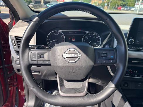 Used 2025 Nissan Rogue SV FWD image 31