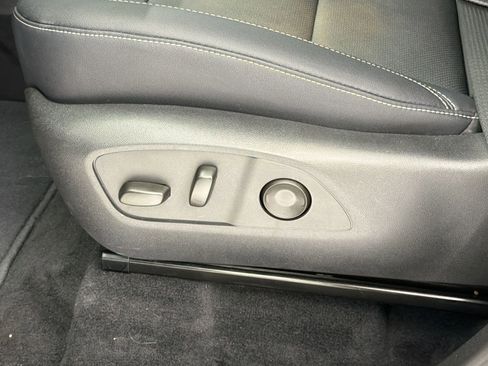 Used 2026 Chevrolet Traverse LT FWD image 14