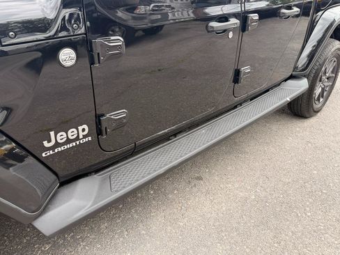 Used 2021 Jeep Gladiator Overland w/ Popular Equipment Package AWD/4WD image 11