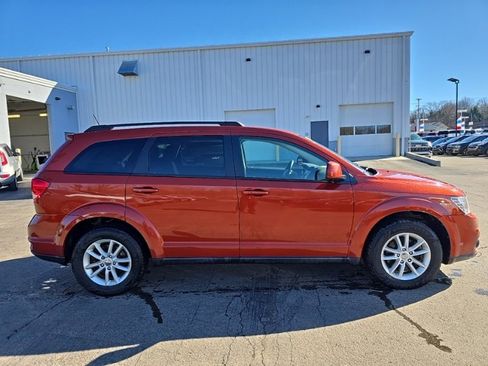 Used 2014 Dodge Journey SXT w/ Flexible Seating Group image 8