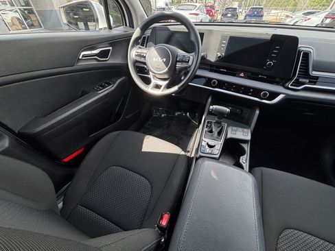 Used 2025 Kia Sportage LX image 34