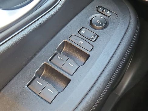 Certified 2023 Honda HR-V LX image 23