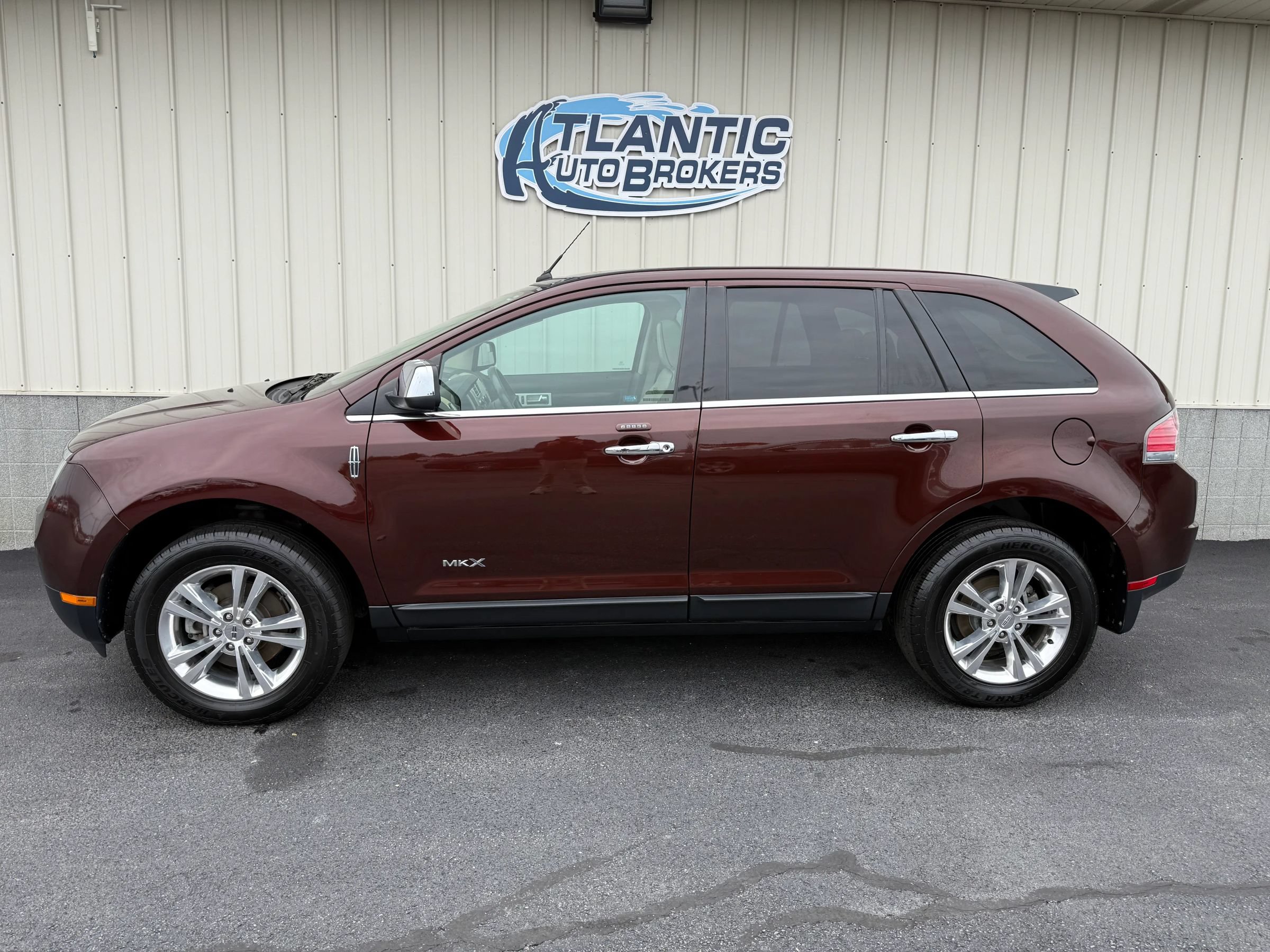 Used 2010 Lincoln MKX 2WD image 2
