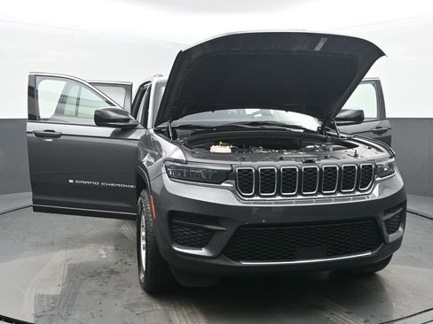 Used 2024 Jeep Grand Cherokee Laredo image 54