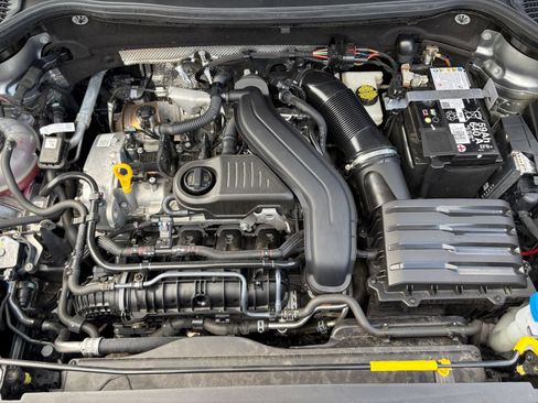 Used 2025 Volkswagen Taos SE FWD image 27