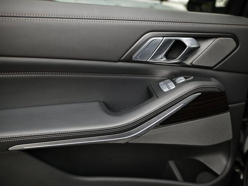 Used 2023 BMW X7 xDrive40i image 24